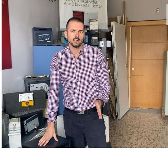 alberto-dominguez-caja-fuerte-segura